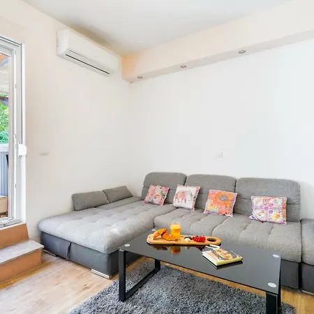 Daire Alena With Jacuzzi