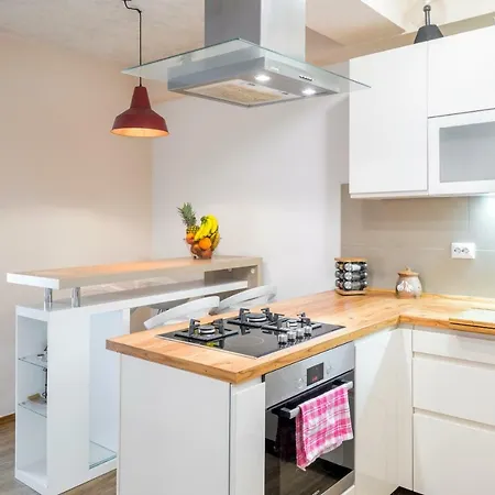 Alena With Jacuzzi Daire Split