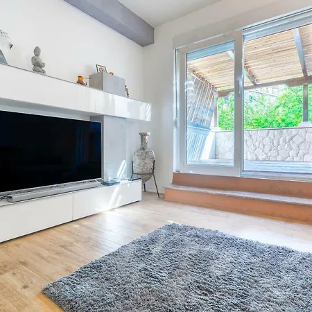 Alena With Jacuzzi Daire *