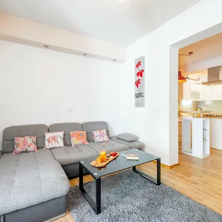 Daire Alena With Jacuzzi Split