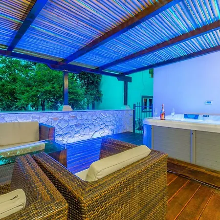 Apartment Alena With Jacuzzi *