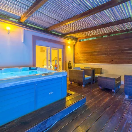 Daire Alena With Jacuzzi *