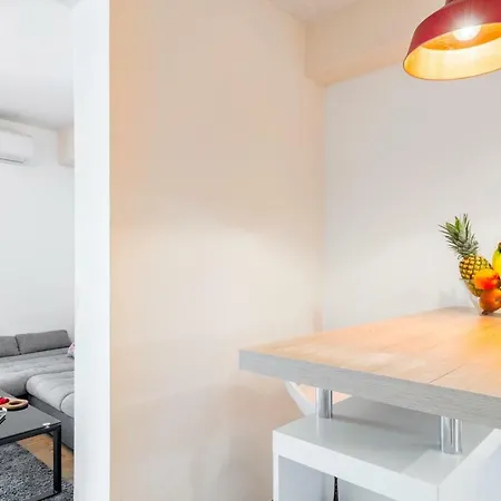 Alena With Jacuzzi Apartament