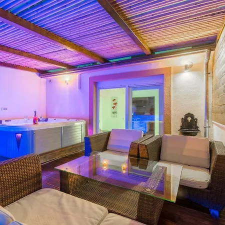Alena Luxury With Jacuzzi Split