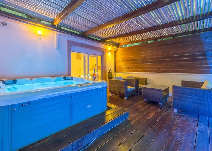 아파트 Alena With Jacuzzi *